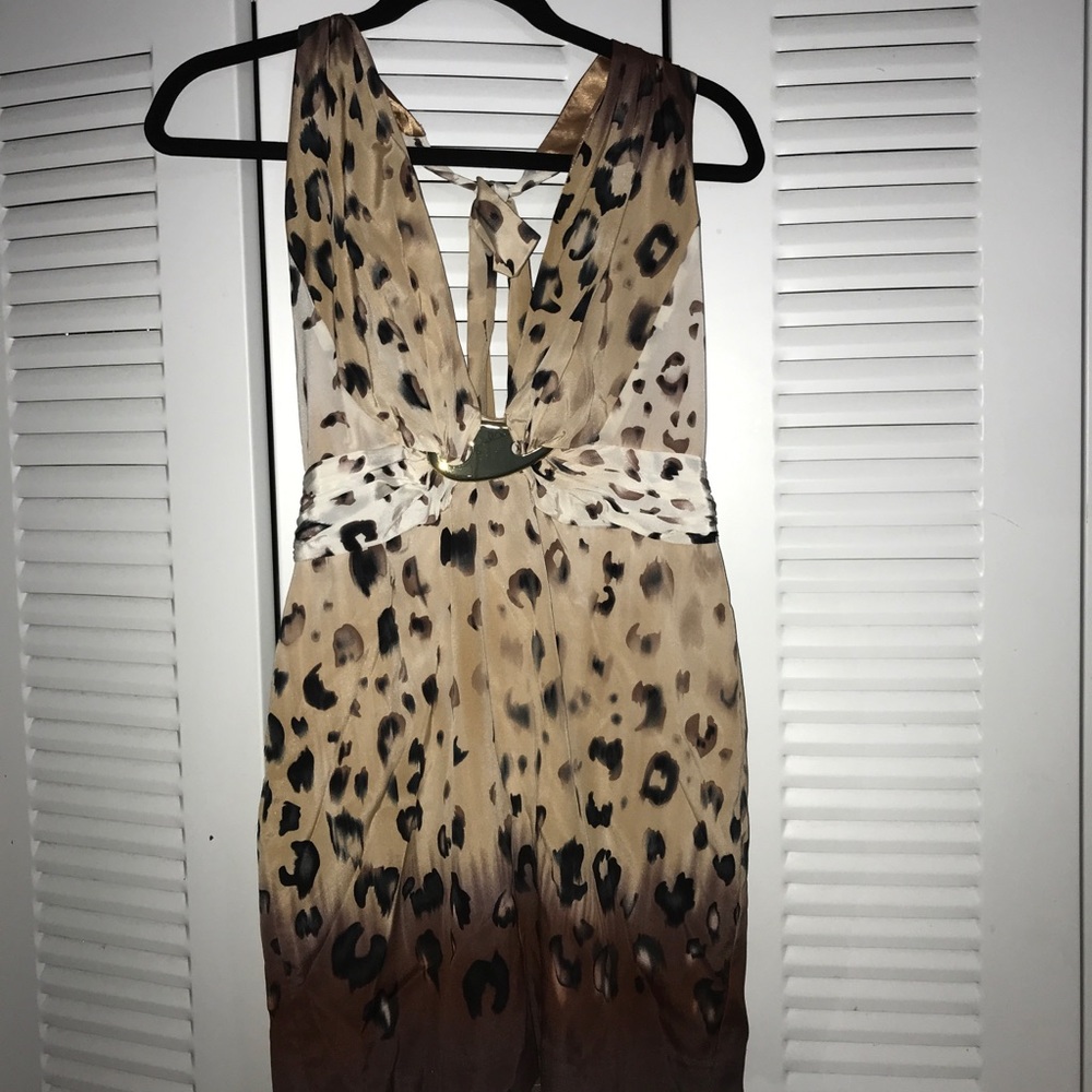 BEBÉ dress fits beautiful
